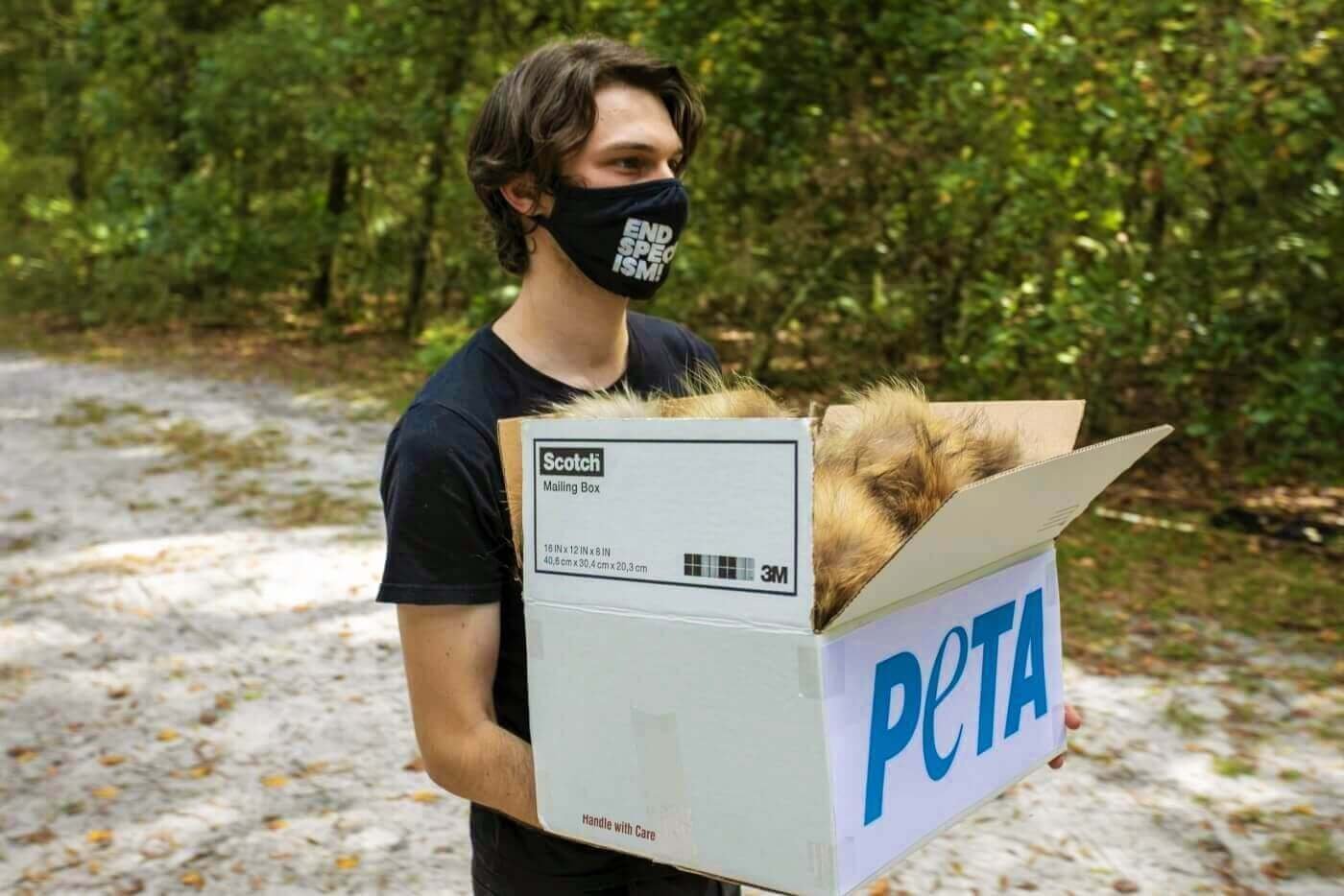 PETA ABRIGO PIEL